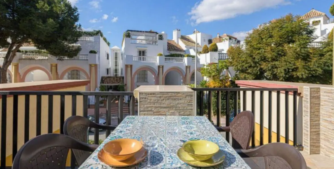 Продажа апартаментов на первом этаже в Elviria 2