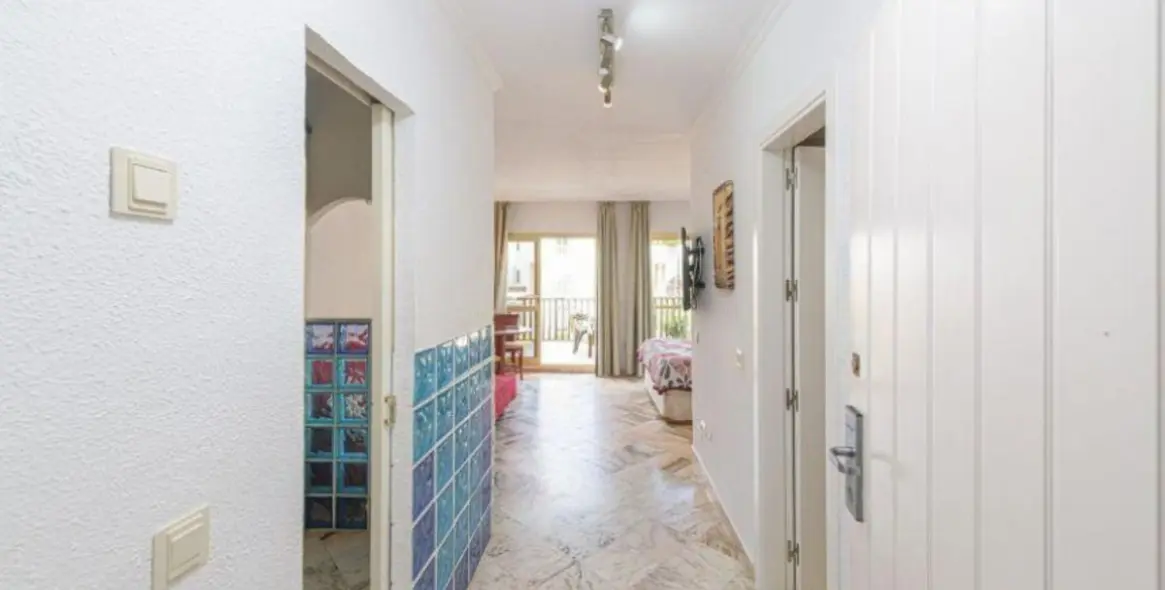 Продажа апартаментов на первом этаже в Elviria 18