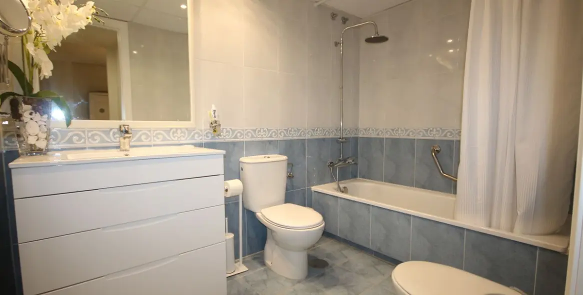 Sale of penthouse in Guadalmina Alta 15