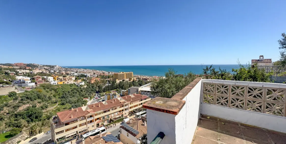 Sale of semi-detached house in La Cala del Moral 25
