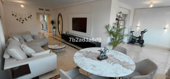 Sale of middle floor apartment in Nagüeles 0