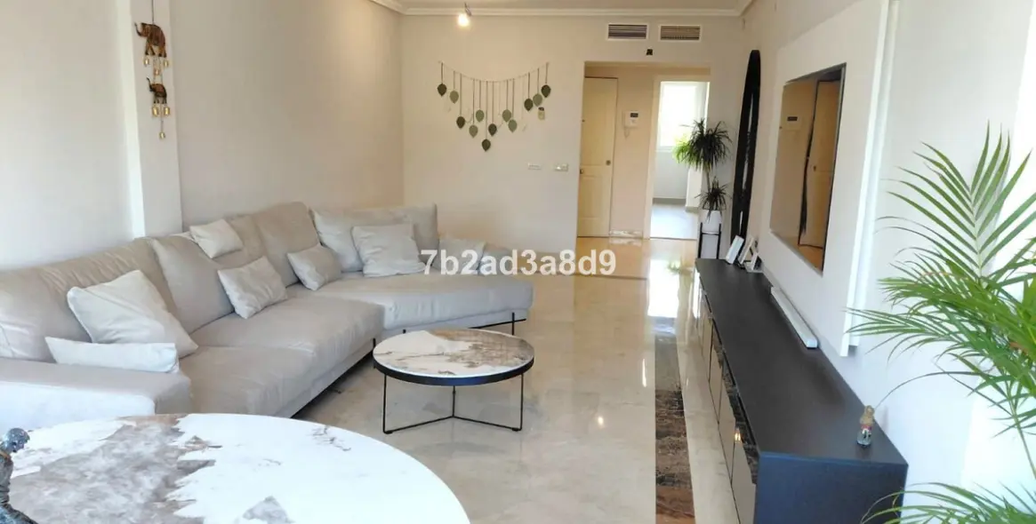 Venta de apartamento en planta media en Nagüeles 3