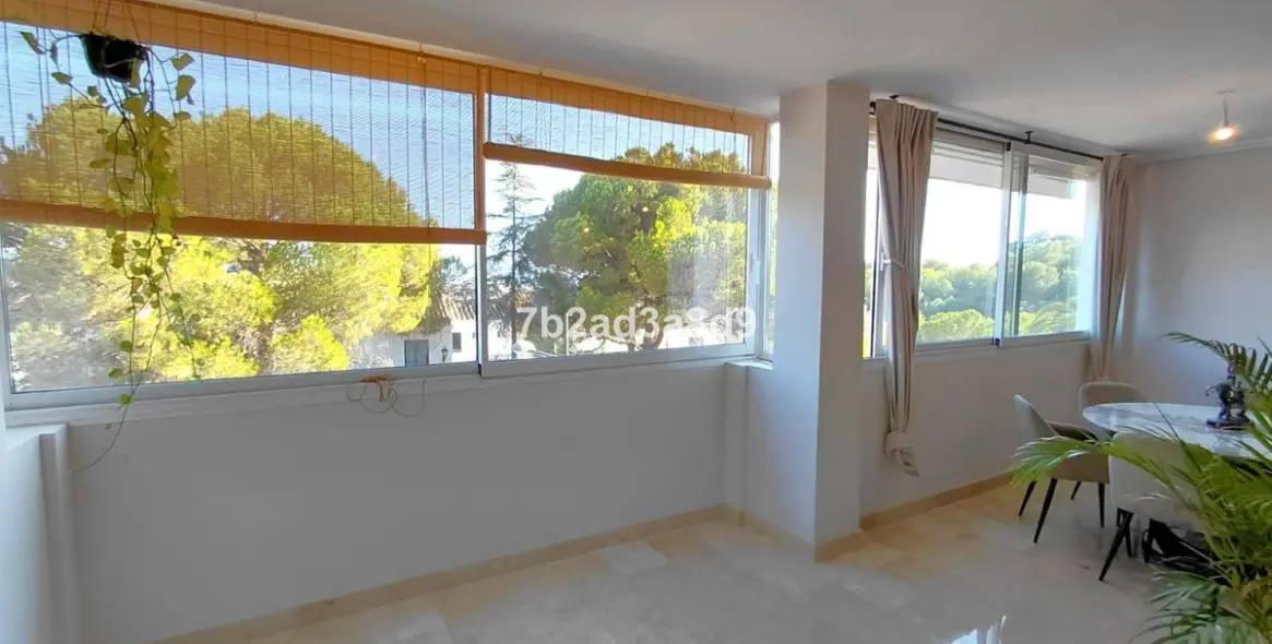 Venta de apartamento en planta media en Nagüeles 6