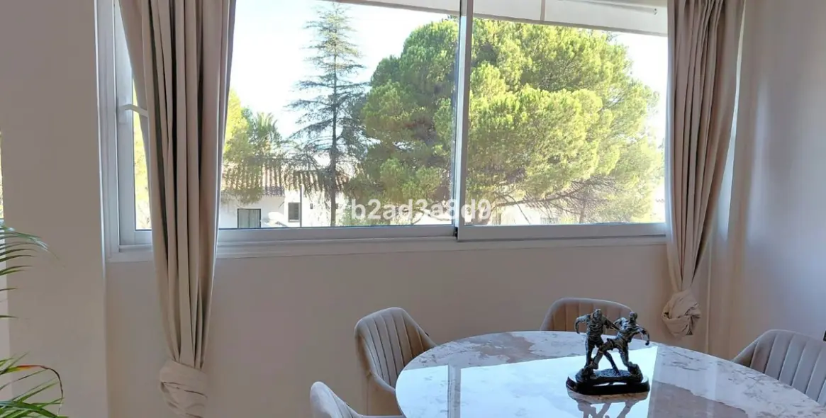 Venta de apartamento en planta media en Nagüeles 8