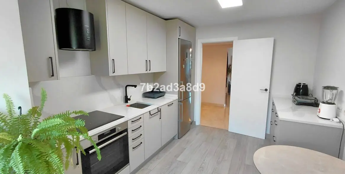 Venta de apartamento en planta media en Nagüeles 9