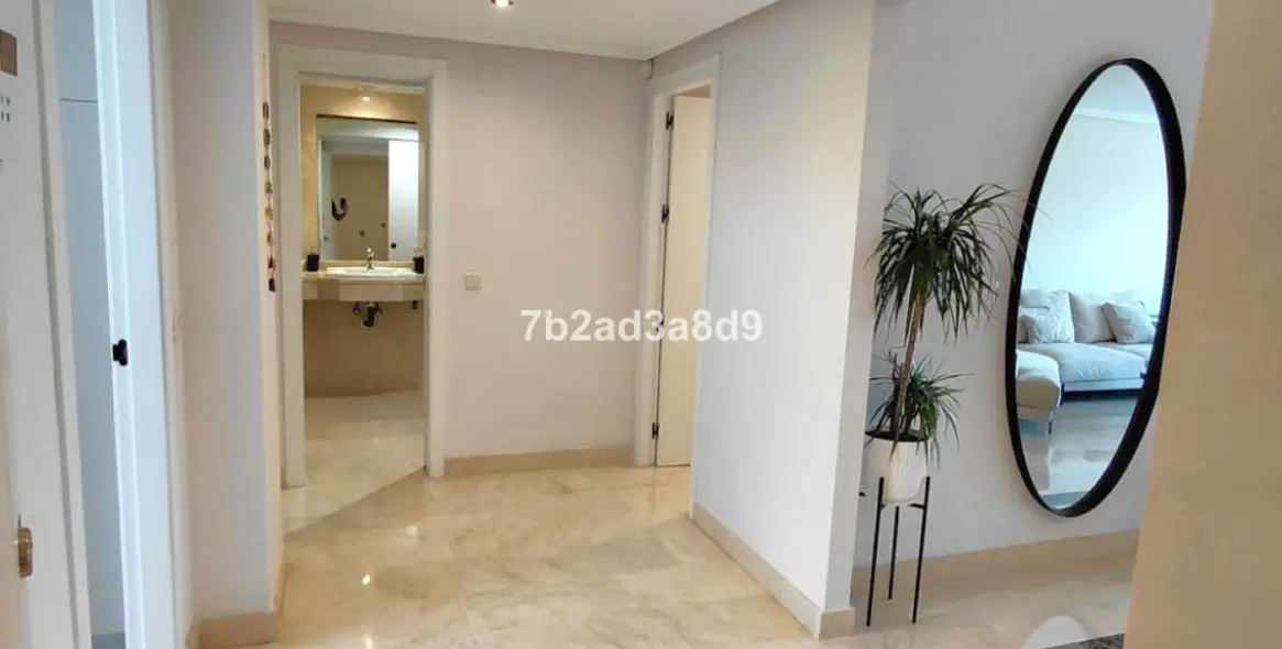 Venta de apartamento en planta media en Nagüeles 14
