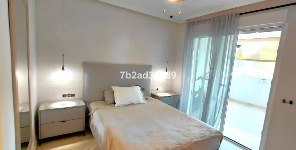 Venta de apartamento en planta media en Nagüeles 16