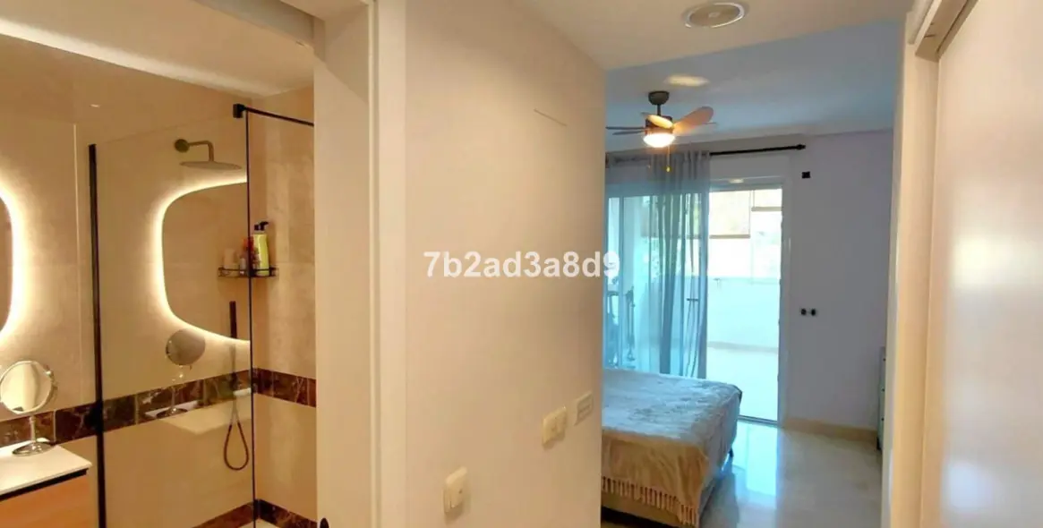 Venta de apartamento en planta media en Nagüeles 17