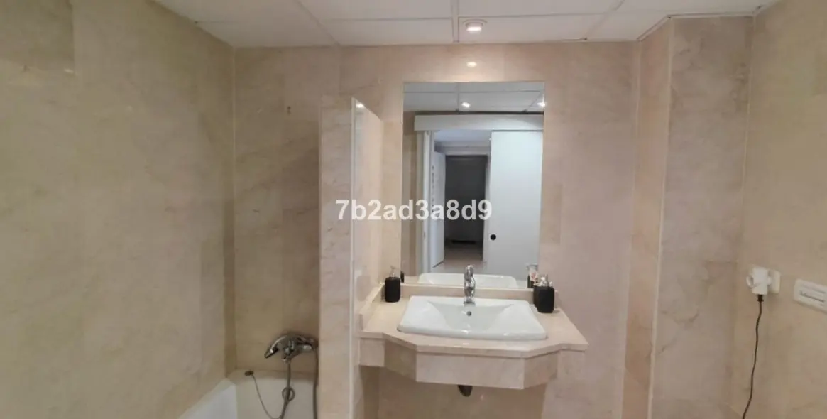Venta de apartamento en planta media en Nagüeles 22