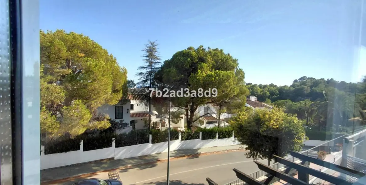 Venta de apartamento en planta media en Nagüeles 23
