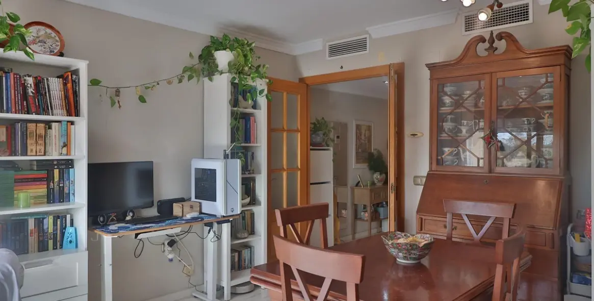 Sale of middle floor apartment in Málaga 1