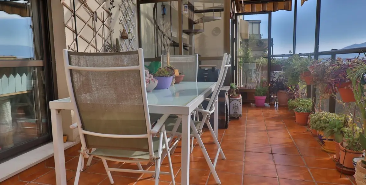 Sale of middle floor apartment in Málaga 3