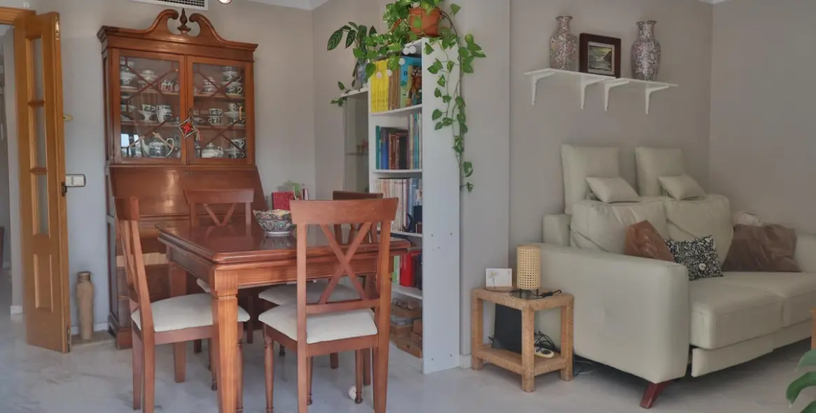 Sale of middle floor apartment in Málaga 4