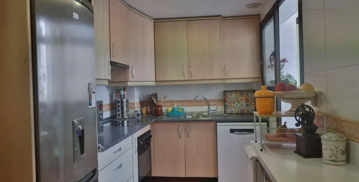 Sale of middle floor apartment in Málaga 9