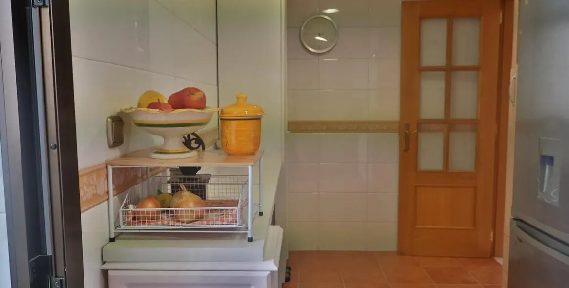 Sale of middle floor apartment in Málaga 10