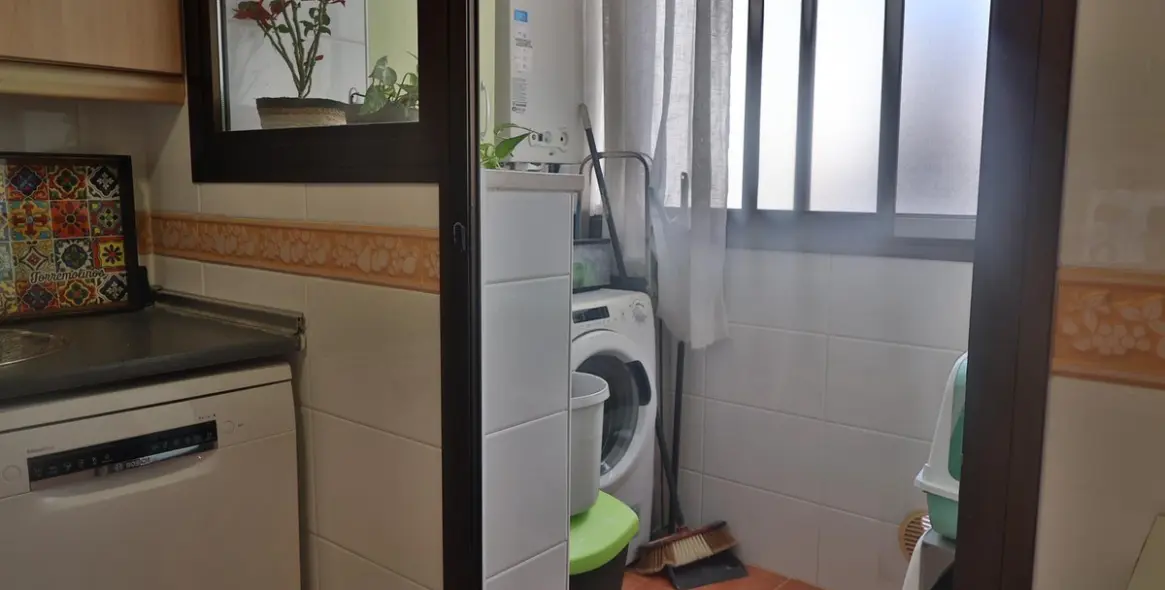 Sale of middle floor apartment in Málaga 11
