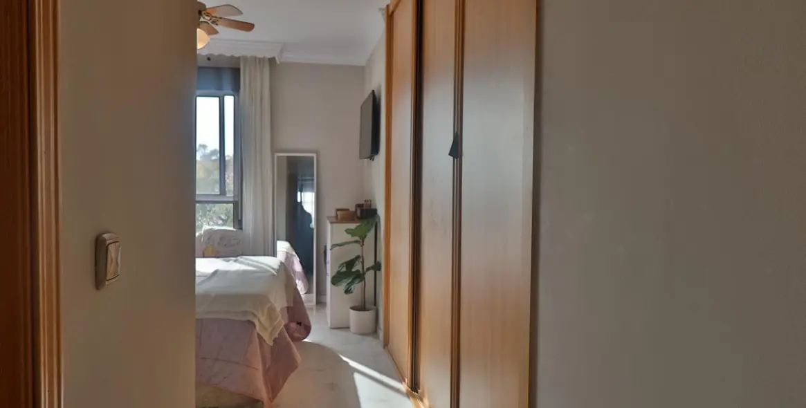 Sale of middle floor apartment in Málaga 14