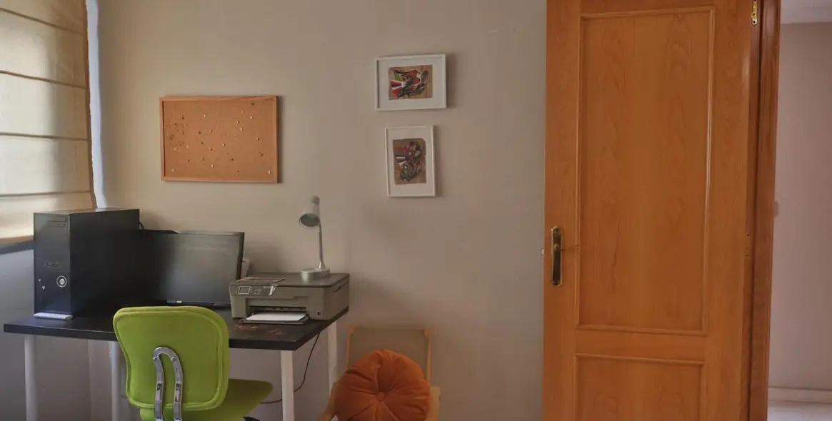 Sale of middle floor apartment in Málaga 16