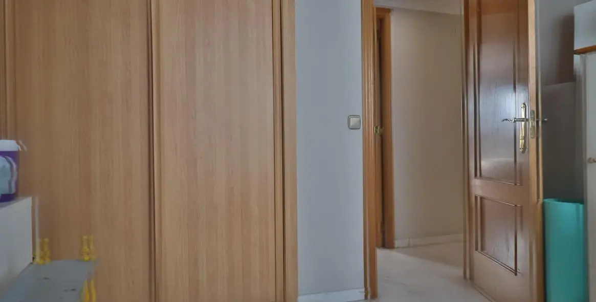 Sale of middle floor apartment in Málaga 18