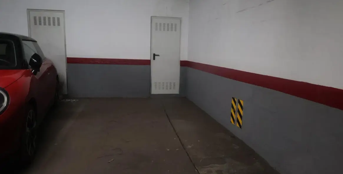 Sale of middle floor apartment in Málaga 23