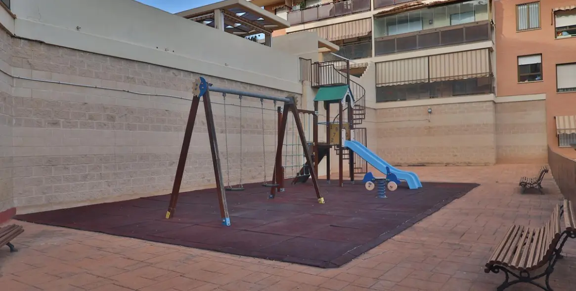 Sale of middle floor apartment in Málaga 25