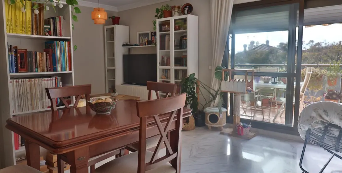 Sale of middle floor apartment in Málaga 28