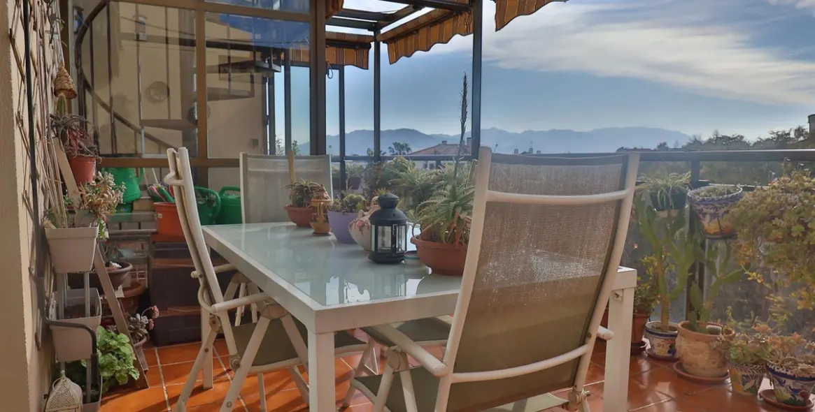 Sale of middle floor apartment in Málaga 29