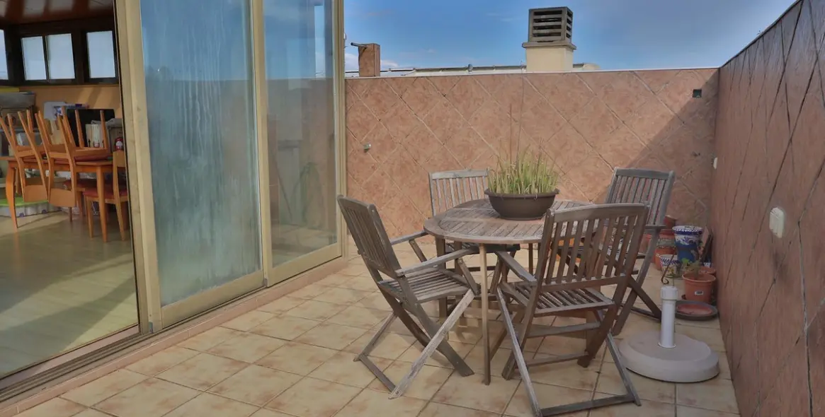 Sale of middle floor apartment in Málaga 33