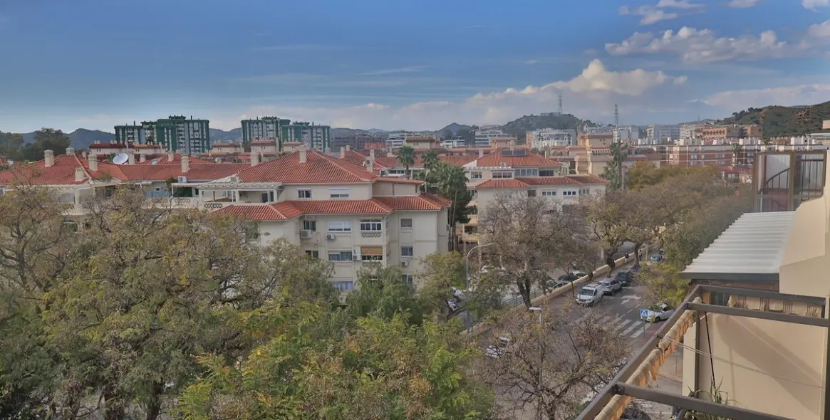 Sale of middle floor apartment in Málaga 34