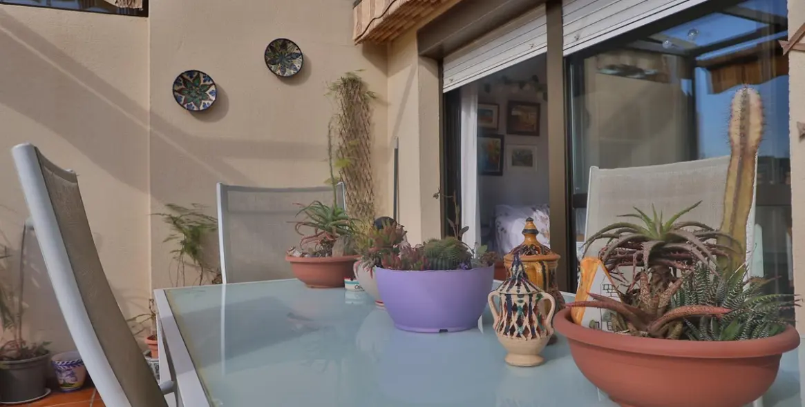 Sale of middle floor apartment in Málaga 35