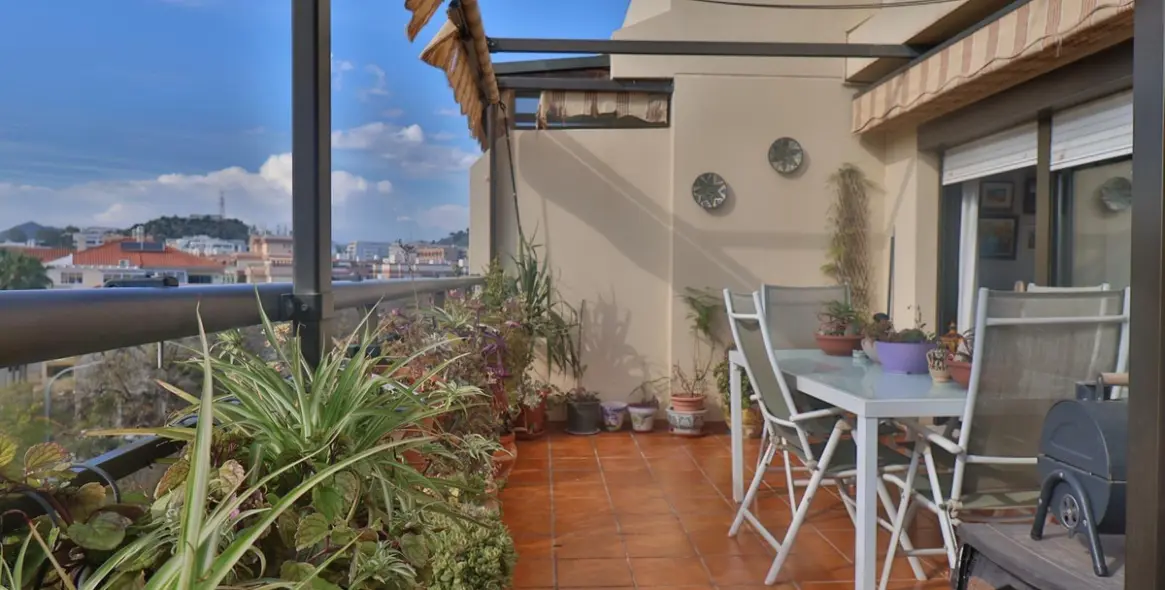 Sale of middle floor apartment in Málaga 37