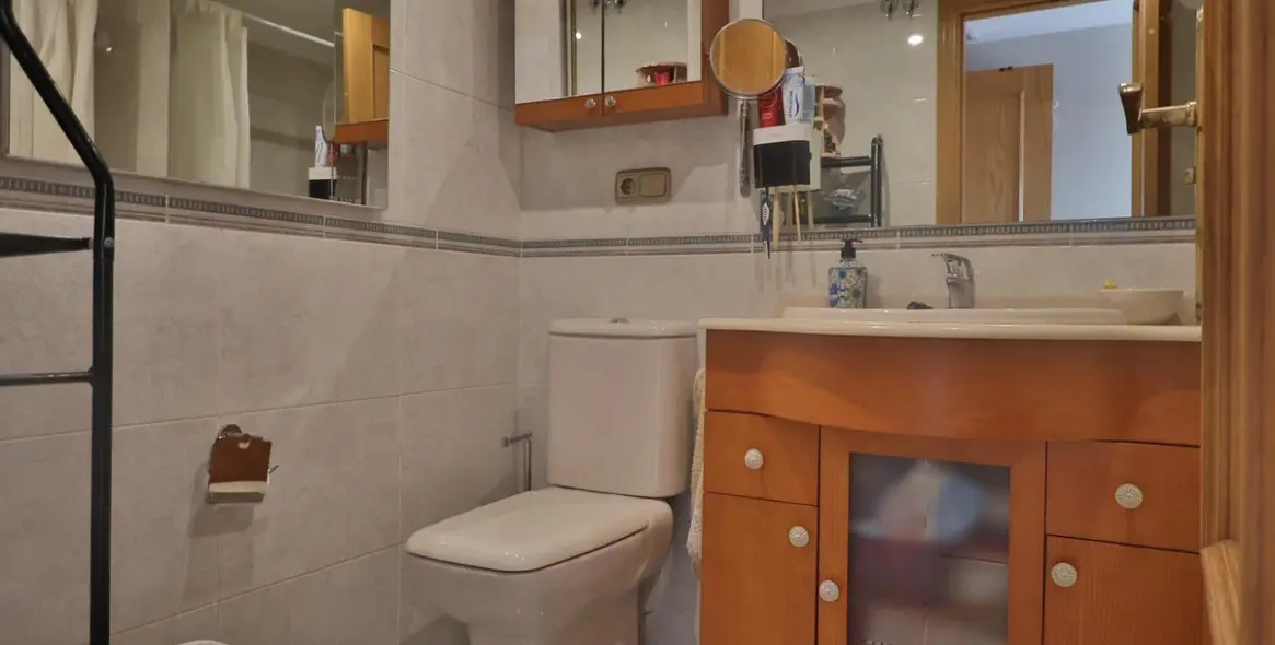 Sale of middle floor apartment in Málaga 39