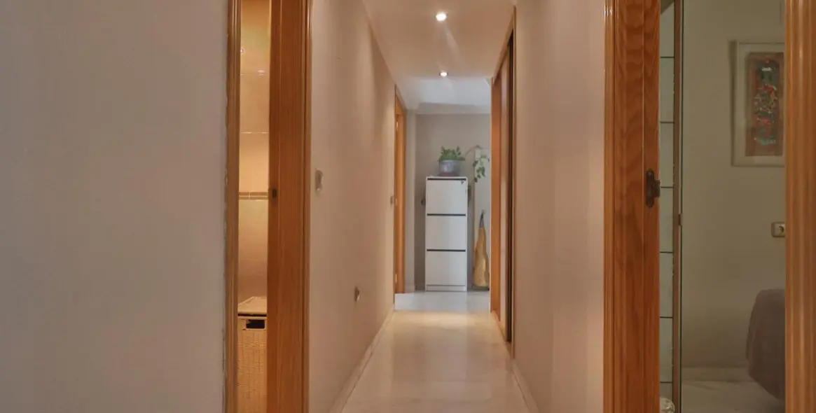 Sale of middle floor apartment in Málaga 47