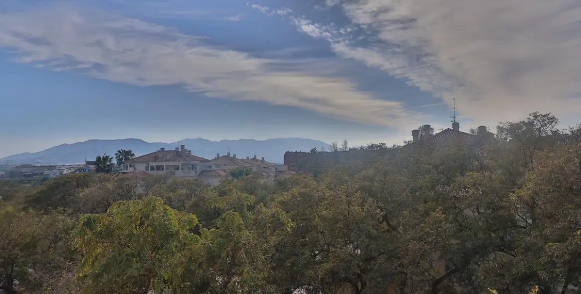 Sale of middle floor apartment in Málaga 48