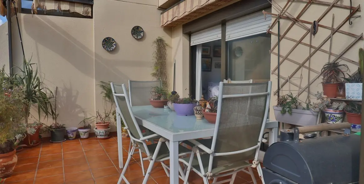 Sale of middle floor apartment in Málaga 49