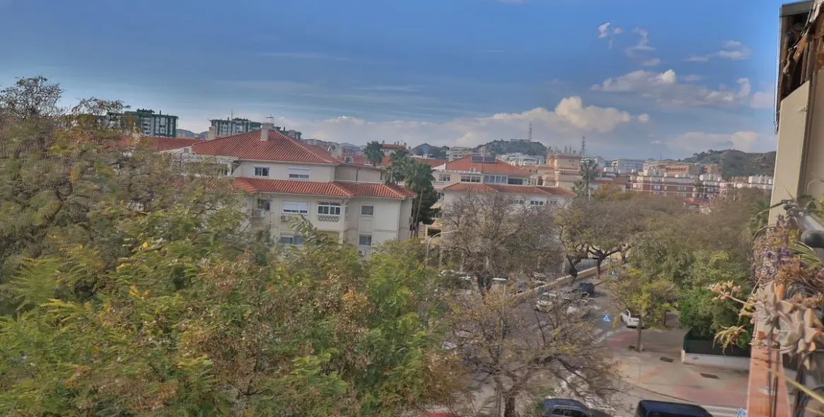 Sale of middle floor apartment in Málaga 51