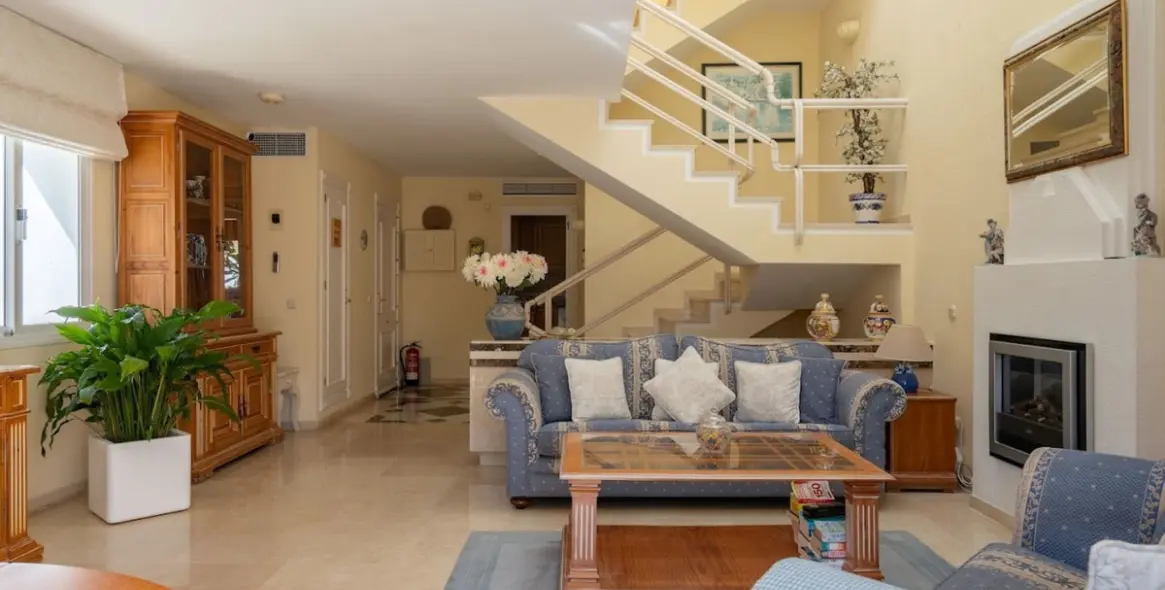 Продажа таунхауса в New Golden Mile 11