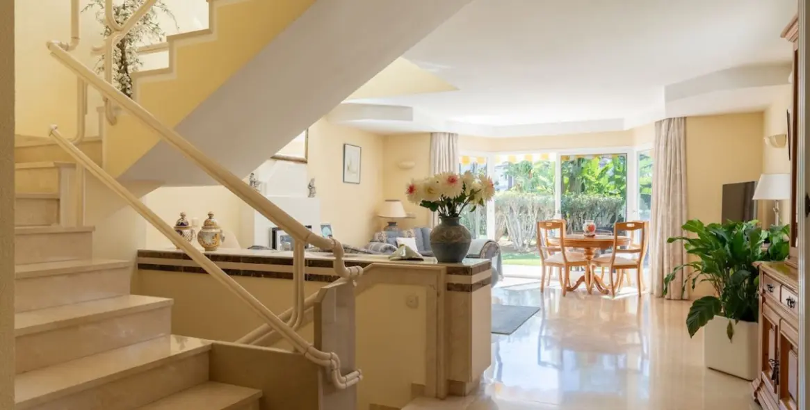 Продажа таунхауса в New Golden Mile 12