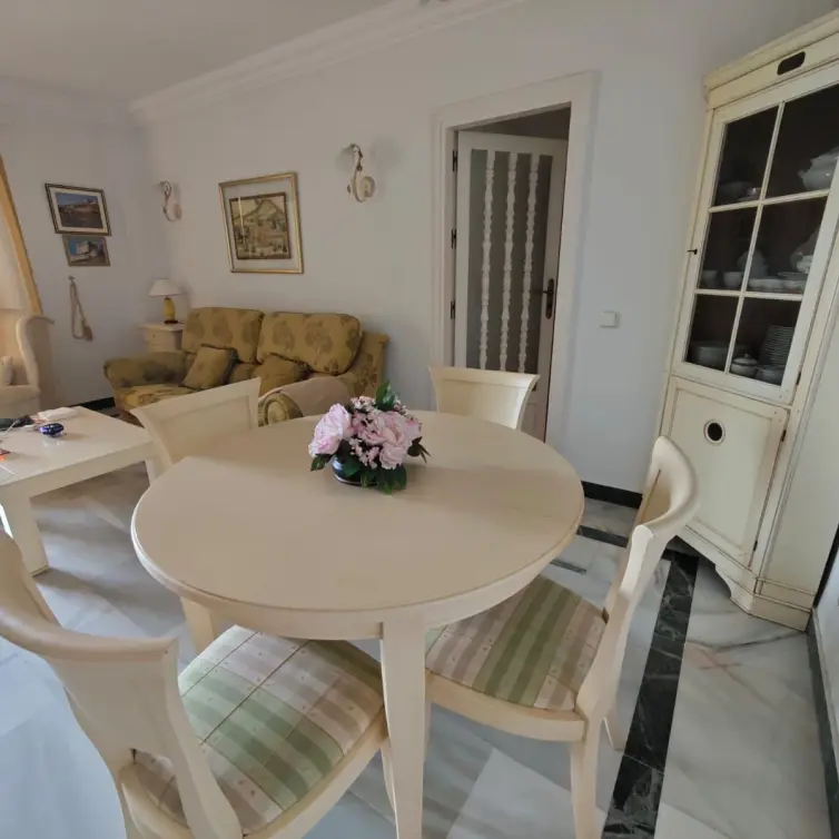 Продажа апартаментов на среднем этаже в Marbella