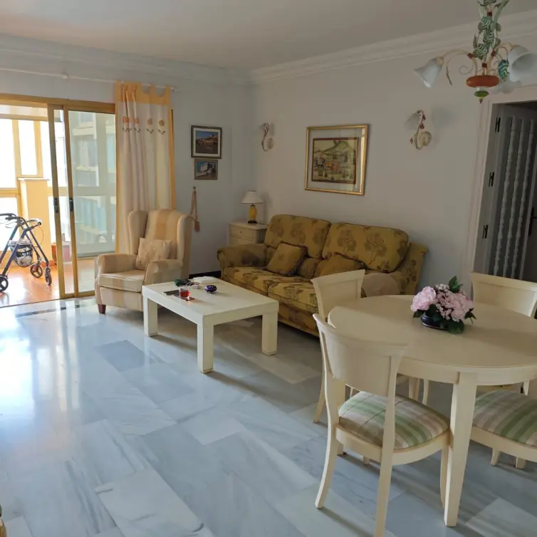 Продажа апартаментов на среднем этаже в Marbella