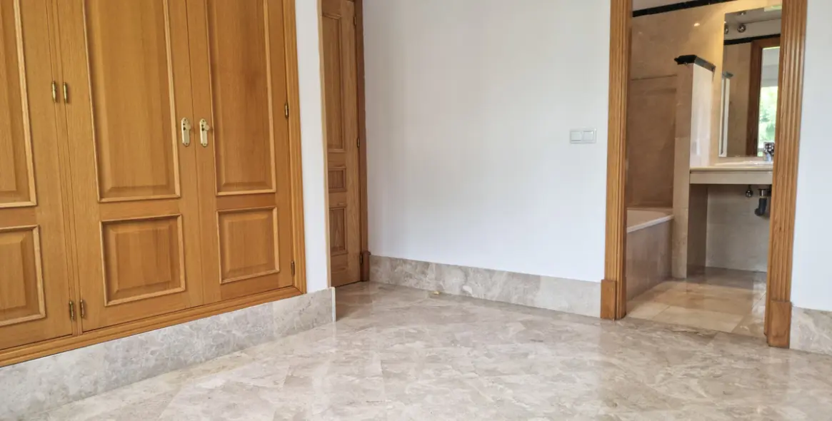 Sale of semi-detached house in Santa Clara 11