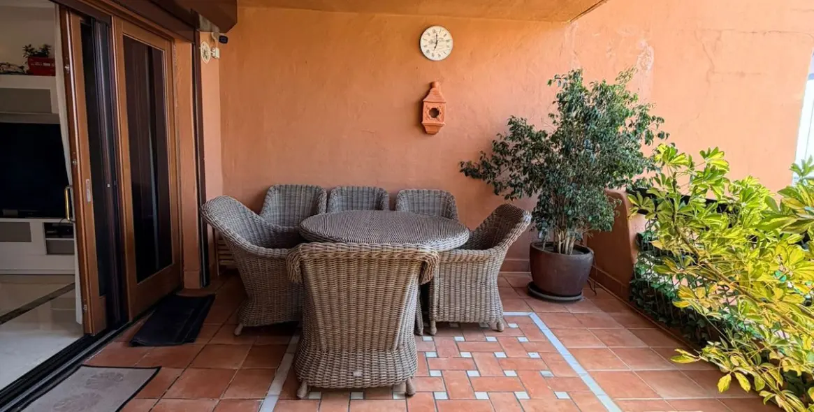 Venta de apartamento en planta baja en Estepona 3