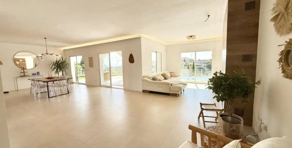 Продажа  отдельно стоящей виллы в Riviera del Sol 10