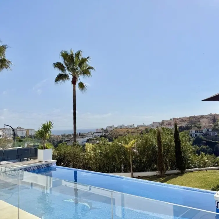 Sale of detached villa in Riviera del Sol