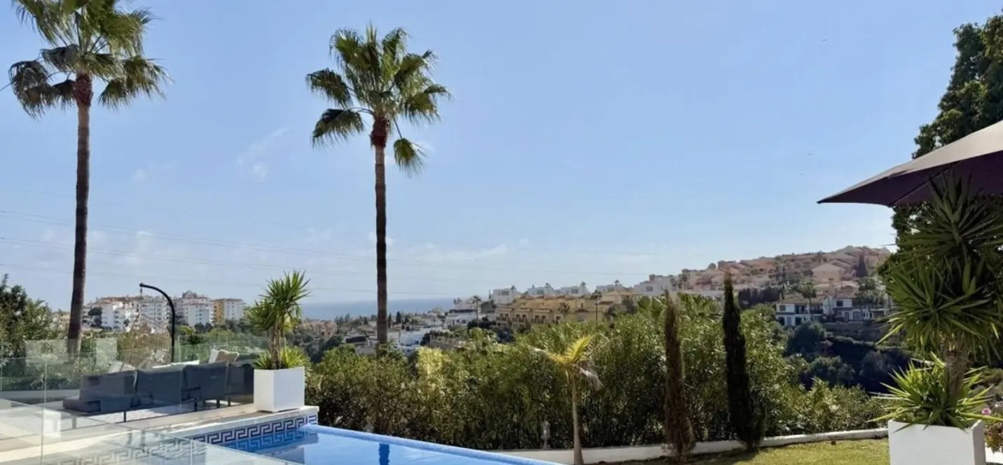 Sale of detached villa in Riviera del Sol 0