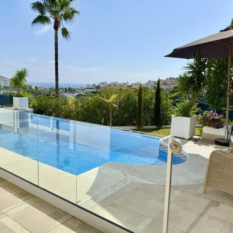 Sale of detached villa in Riviera del Sol
