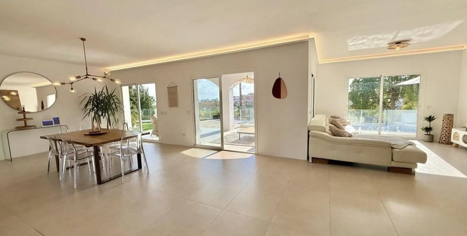 Sale of detached villa in Riviera del Sol 4