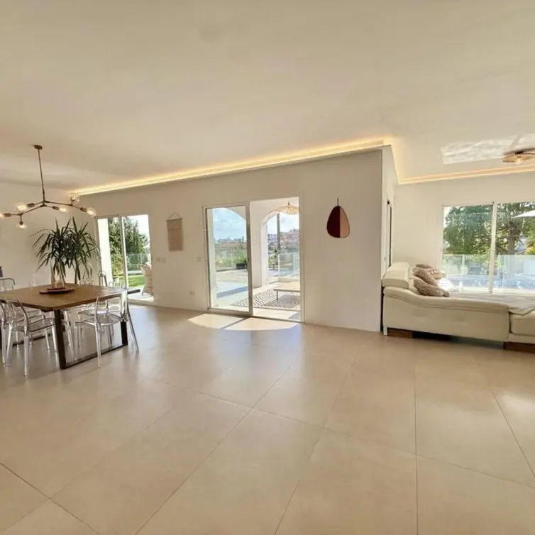 Sale of detached villa in Riviera del Sol