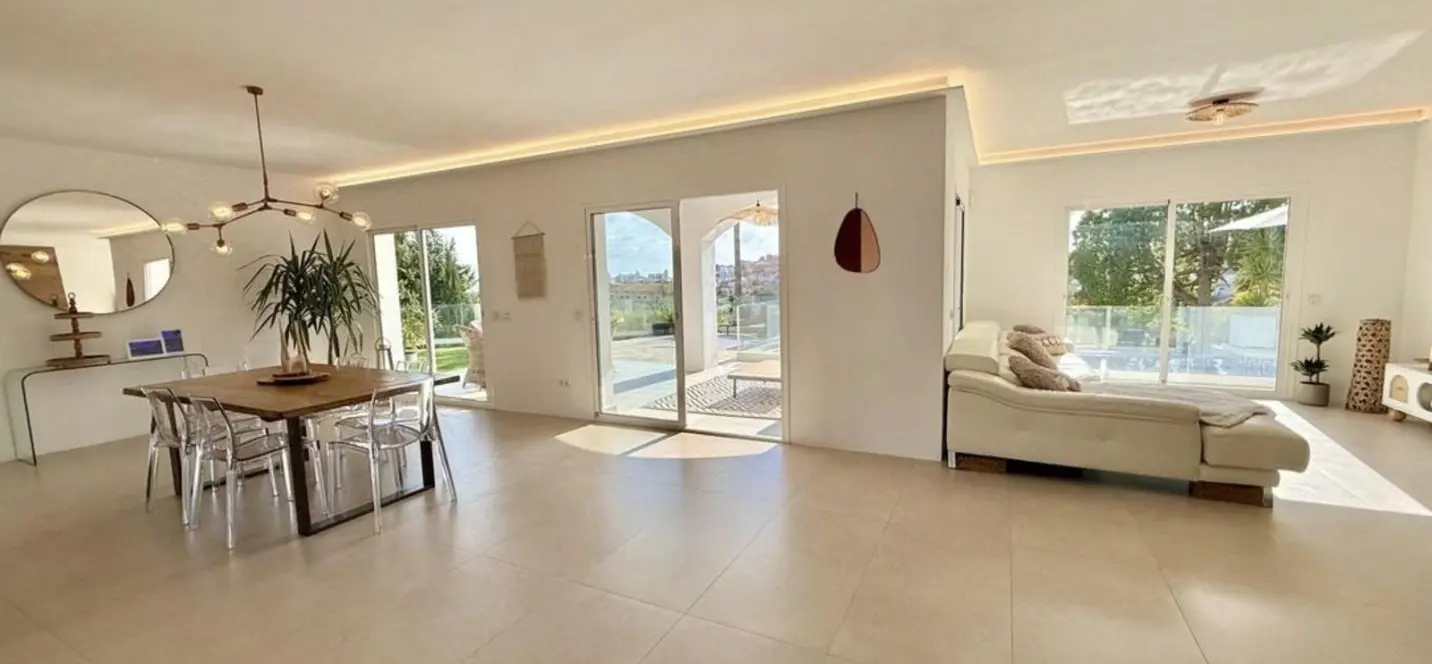Sale of detached villa in Riviera del Sol 3