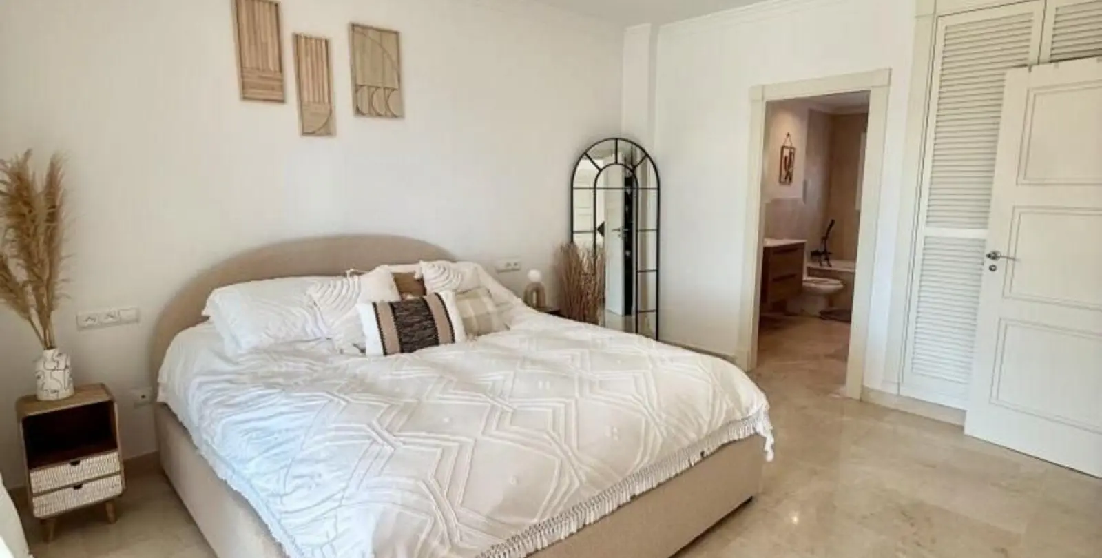 Sale of detached villa in Riviera del Sol 23